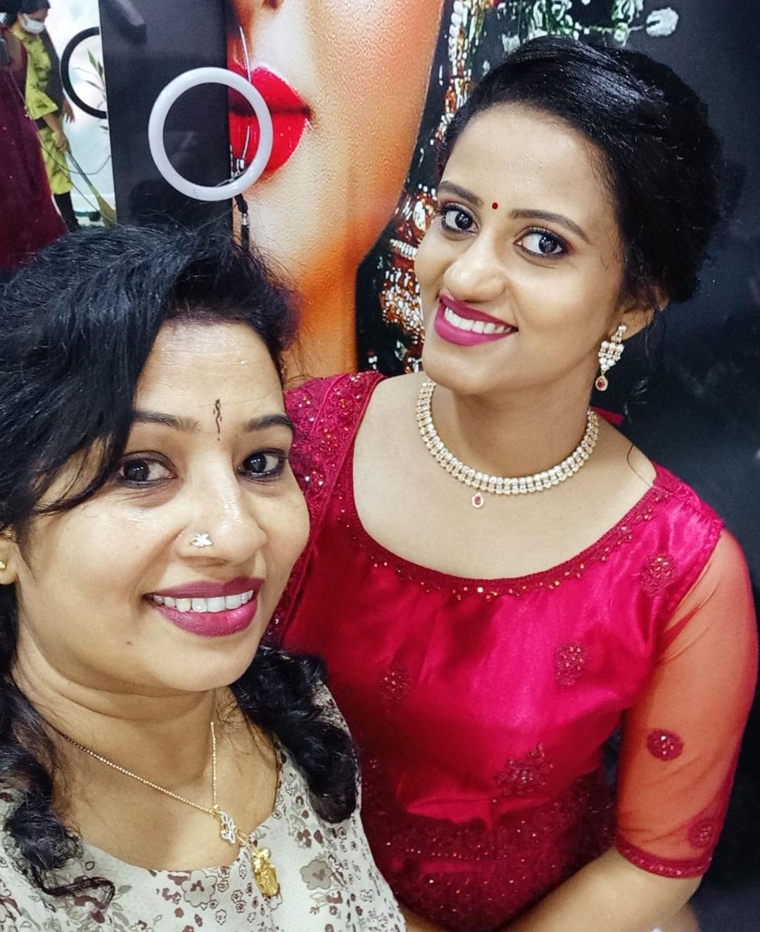 SHEEBALEKSHMI BEAUTY CLINIC AND MAKEUP STUDIO CHARUMOODU AND GURUVAYUR